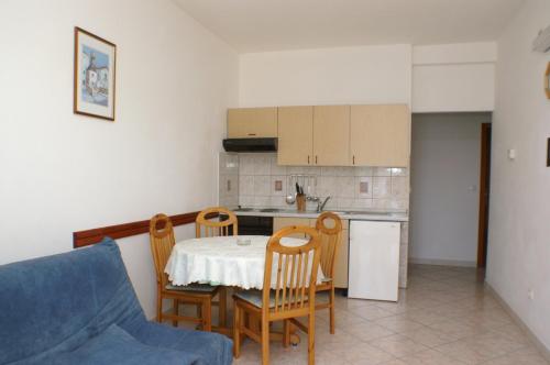 Apartments by the sea Primosten - 4177 - image 11
