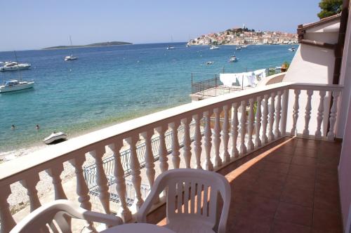 Apartments by the sea Primosten - 4177 - image 5
