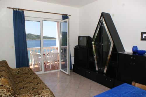 Apartments by the sea Primosten - 4177 - image 4