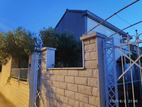  Apartments with a swimming pool Mavarstica, Ciovo - 2053 in Okrug Gornji