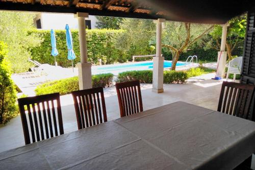 Apartments with a swimming pool Mavarstica Ciovo - 2053 - image 6
