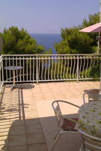 Apartments by the sea Bilo Primosten - 4208 - image 5
