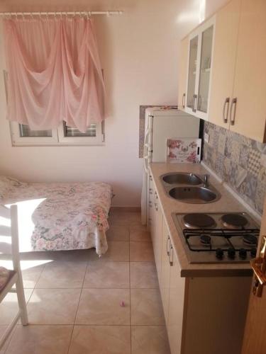 Apartments by the sea Bilo Primosten - 4208 - image 4
