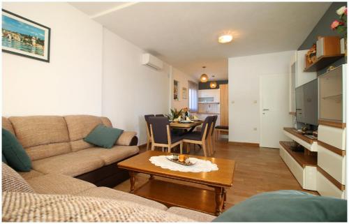 Two-Bedroom Apartment with Terrace and Sea View room in Apartments by the sea Rogoznica - 1089