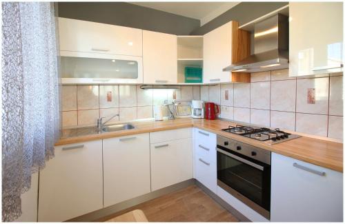 Two-Bedroom Apartment with Terrace and Sea View image 9