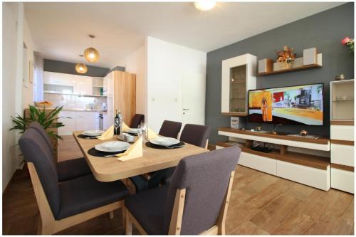 Two-Bedroom Apartment with Terrace and Sea View image 6