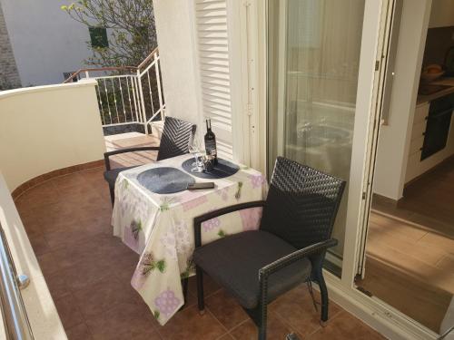 Two-Bedroom Apartment with Terrace and Sea View image 3