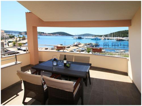 Two-Bedroom Apartment with Terrace and Sea View image 2