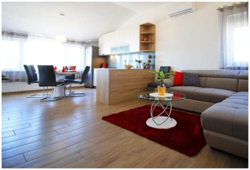 Two-Bedroom Apartment with Terrace and Sea View image 5