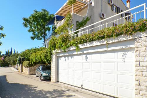  Apartments by the sea Seget Vranjica, Trogir - 2037 in Trogir