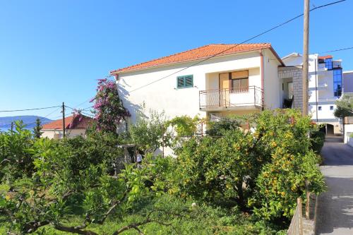  Apartments by the sea Seget Donji, Trogir - 2029 in Trogir