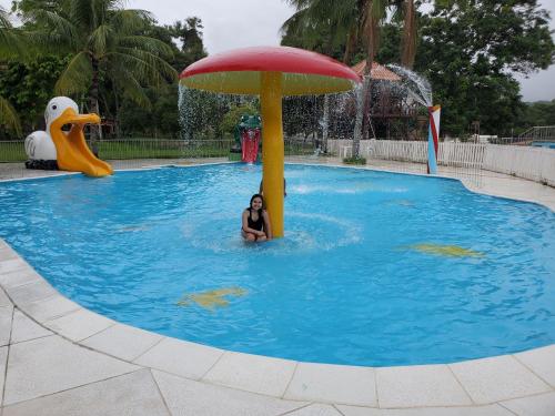 Casa em Condomínio com Piscina Privativa