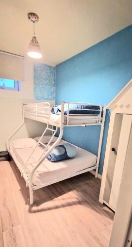 Ruim authentiek gelijkvloers appartement op wandelafstand van de zee