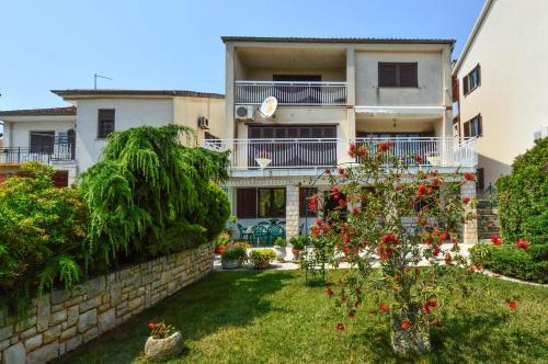  Apartments with a parking space Pula - 2252 in Pula