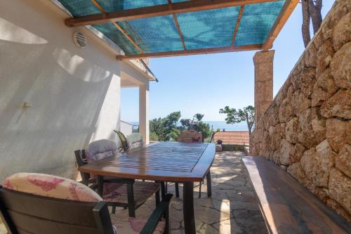 One-Bedroom Apartment with Terrace and Sea View image 3
