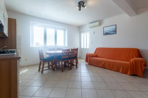 Two-Bedroom Apartment with Terrace and Sea View image 5
