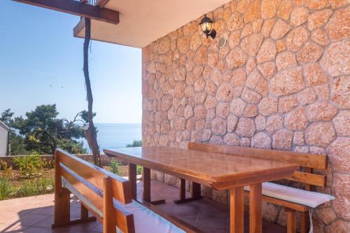 Two-Bedroom Apartment with Terrace and Sea View image 3