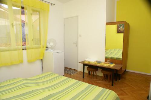 Double Room Jelsa 4041a - image 2