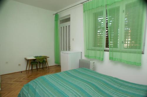 Double Room Jelsa 4041e - image 14