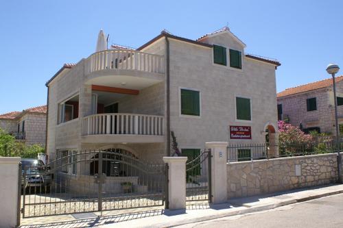 Apartments by the sea Supetar, Brac - 4274 - Supetar