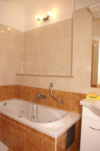 Three-Bedroom Apartment with Terrace and Sea View image 10