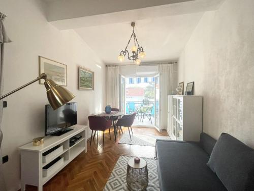 One-Bedroom Apartment with Terrace and Sea View image 5