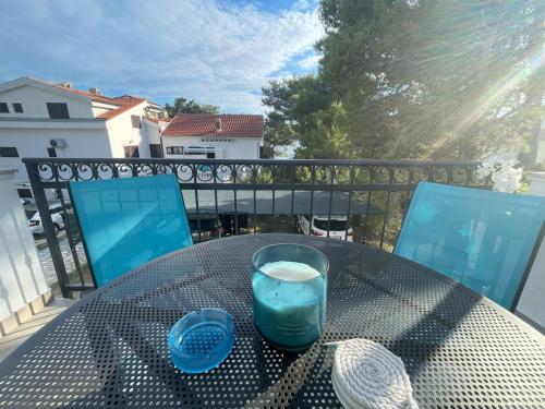 One-Bedroom Apartment with Terrace and Sea View image 2