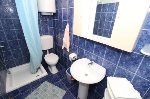 Apartments by the sea Mandre Pag - 4084 - image 3