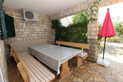 Apartments by the sea Mandre Pag - 4084 - image 2