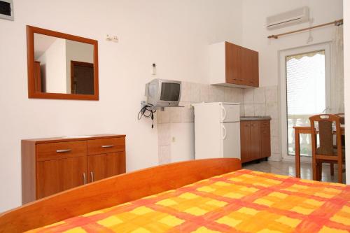 Studio Metajna 4116a - main image