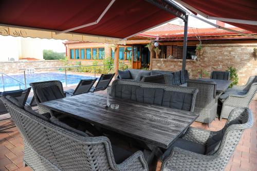 Apartments with swimming pool Caska, Pag - 4109 in คาสกา