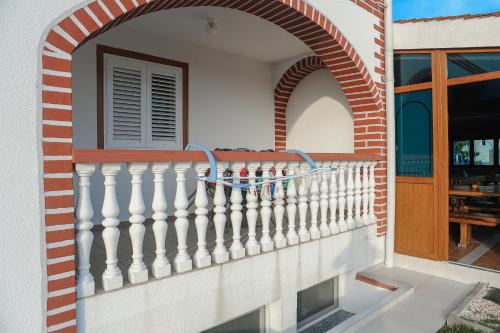 ระเบียง/ชานเรือน, Apartments with swimming pool Caska, Pag - 4109 in คาสกา