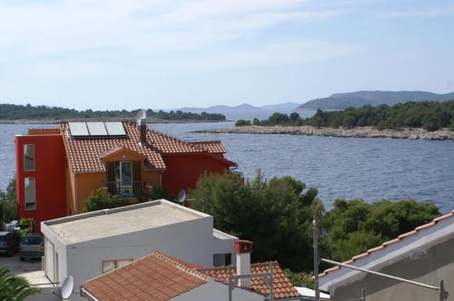 Apartments by the sea Bilo Primosten - 4191 - image 12