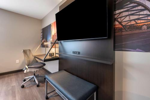 Larger King Room  room in Vib Hotel by Best Western Denver RiNo