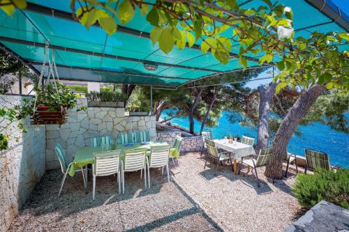 Apartments by the sea Bilo Primosten - 4176 - image 3