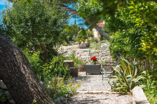 Apartments by the sea Bilo Primosten - 4176 - image 4