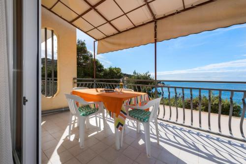 Apartments by the sea Bilo Primosten - 4176 - image 5