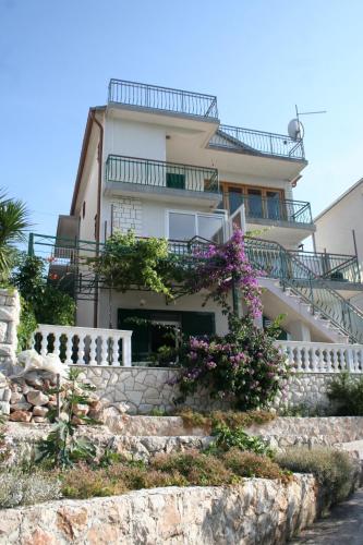 Apartments by the sea Bilo, Primosten - 4168