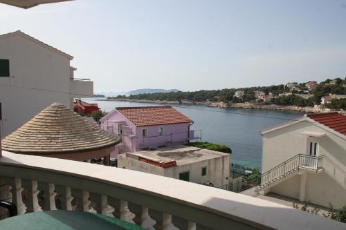 Apartments by the sea Bilo Primosten - 4202 - image 5