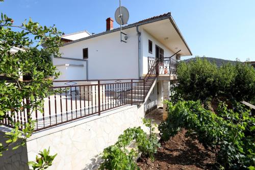 Apartments with a parking space Vinisce Trogir - 4276 - image 5