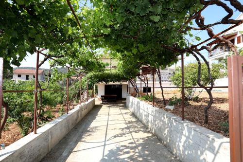 Apartments with a parking space Vinisce Trogir - 4276 - image 8