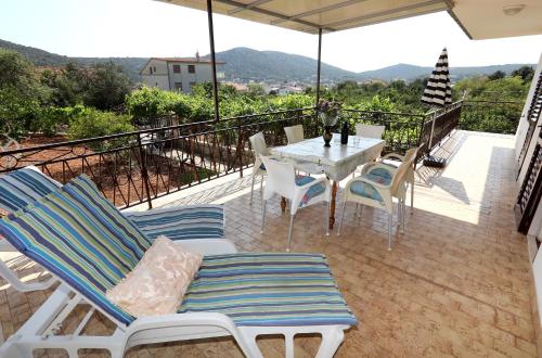 Apartments with a parking space Vinisce Trogir - 4276 - image 9