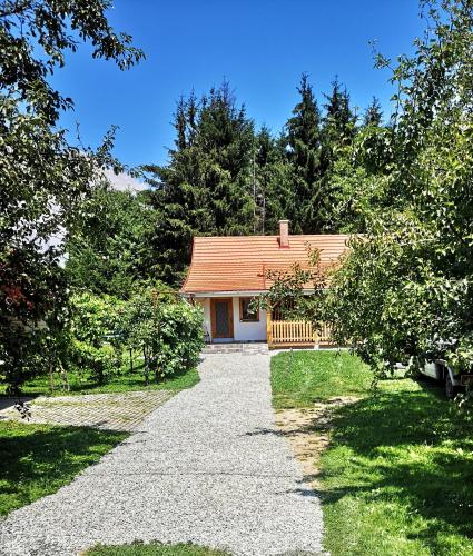 Bagolyvár vendégház (Bagolyvar vendeghaz) in Magyarszombatfa