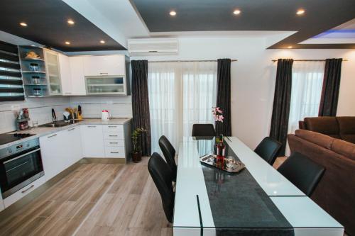 Apartment Arbanija 1122b - image 2