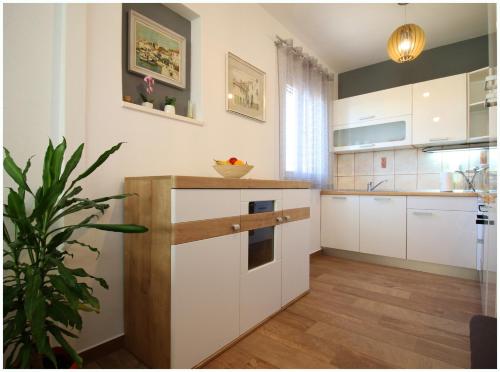 Two-Bedroom Apartment with Terrace and Sea View image 8