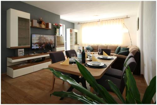 Two-Bedroom Apartment with Terrace and Sea View image 5