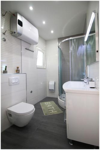 Two-Bedroom Apartment with Terrace and Sea View image 10