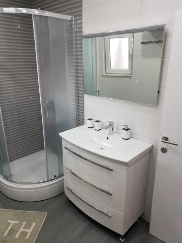 Two-Bedroom Apartment with Terrace and Sea View image 9