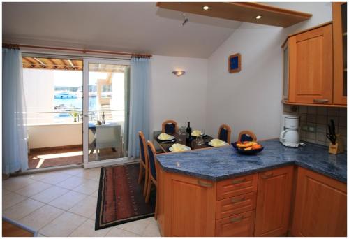 One-Bedroom Apartment with Balcony and Sea View image 7