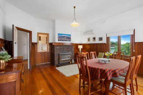 Bellerive Bluff Magic - A Tranquil Panoramic Escape